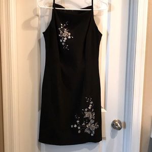 sleeveless Black dress